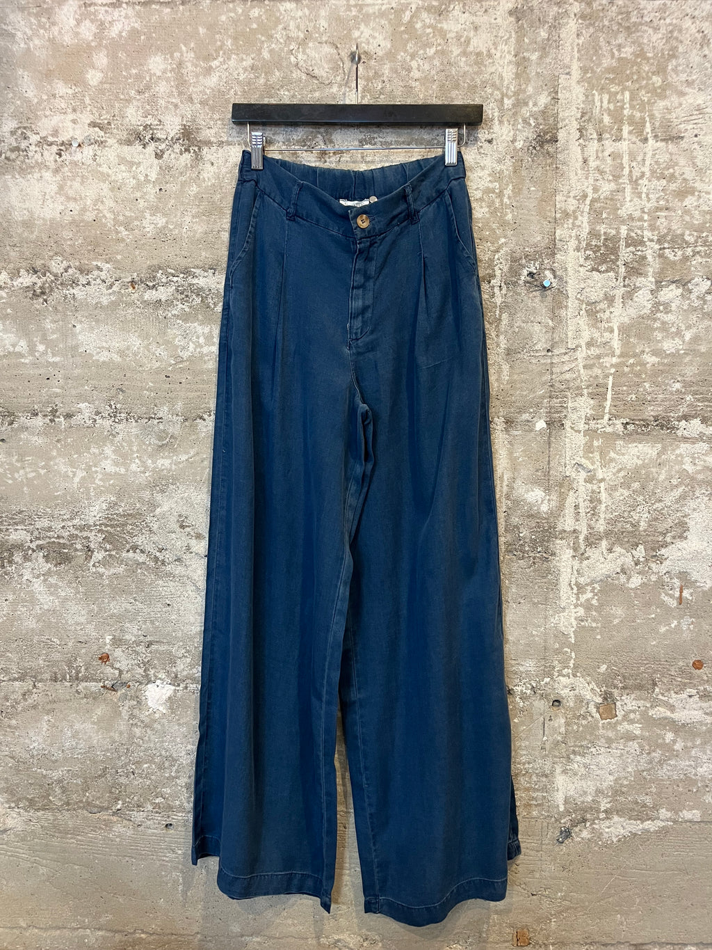 ARIA CHAMBRAY PANT